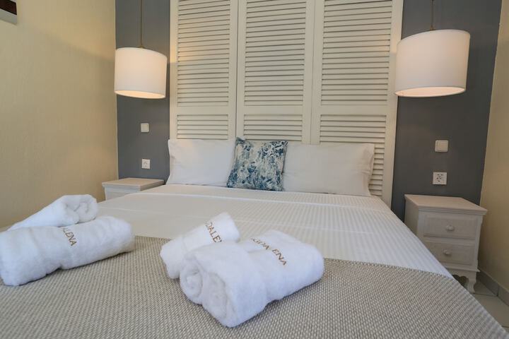 Room 16 of 80