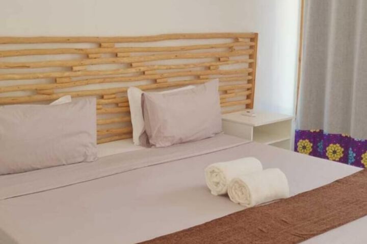 Room 4 of 7