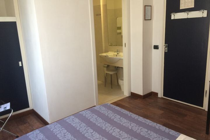 Room 22 of 63