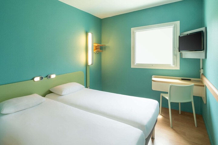 Room 10 of 41