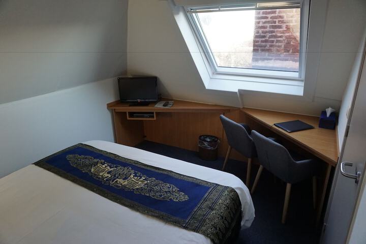 Room 14 of 112