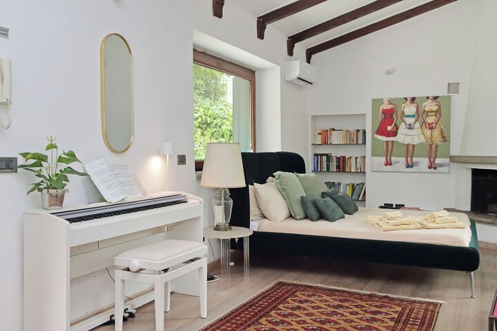Room 4 of 5