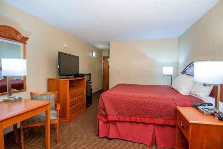 2 Queen Beds (2 of 6)