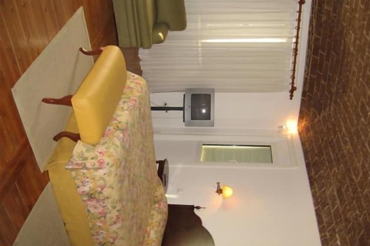 Room 4 of 14