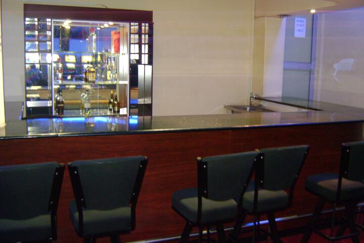 Lounge 25 of 32