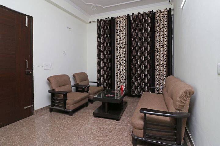 Room 10 of 12