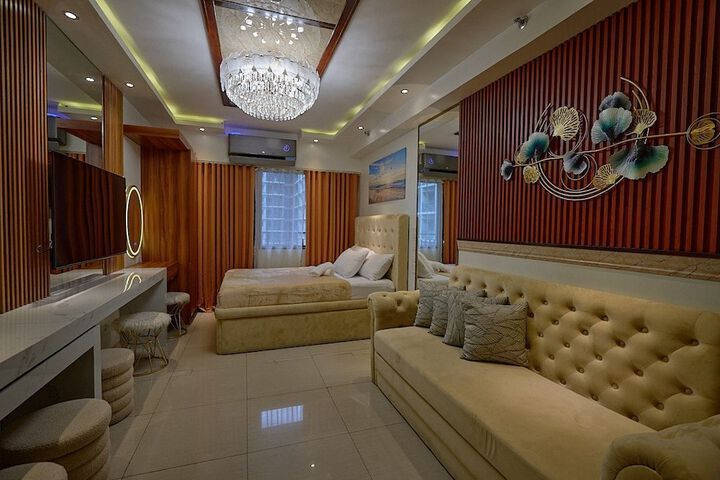 Room 7 of 25