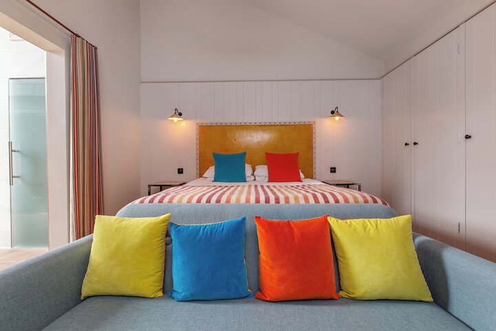 Room 6 of 28