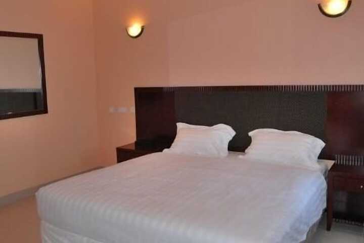 Room 9 of 18