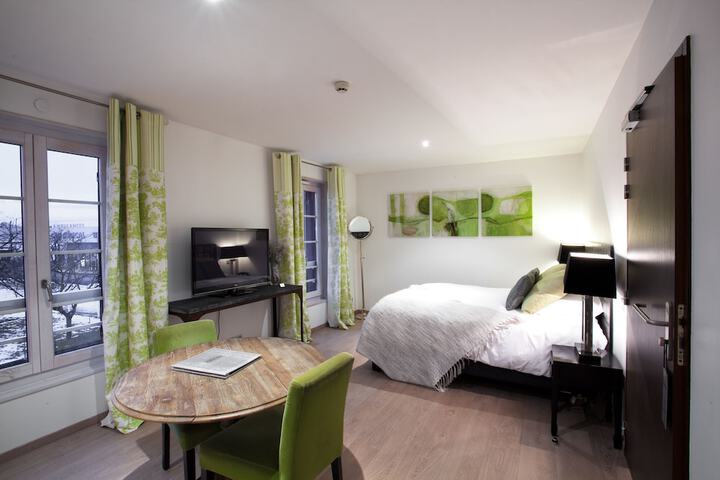 Room 4 of 43