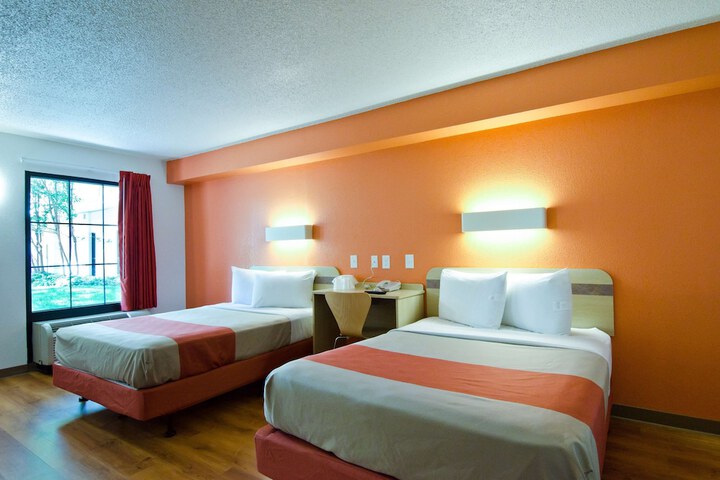 2 Double Beds (6 of 12)