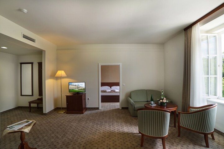 Room 34 of 128