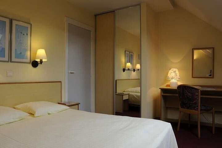 Room 4 of 44