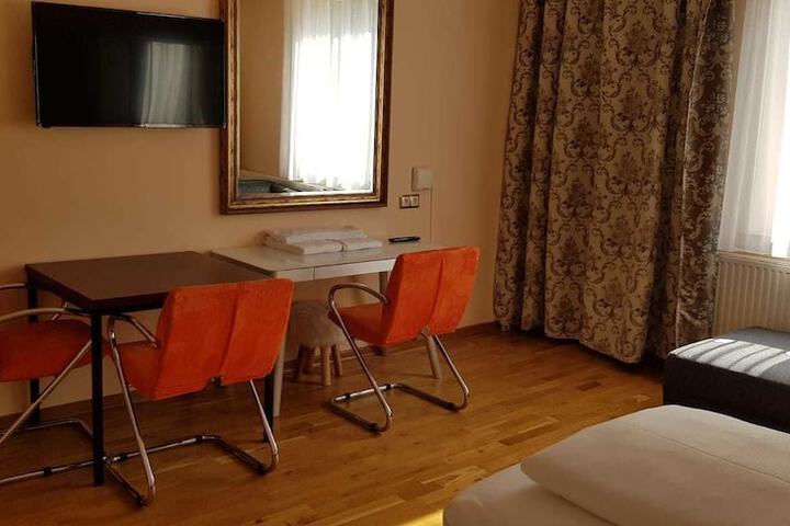 Room 9 of 79