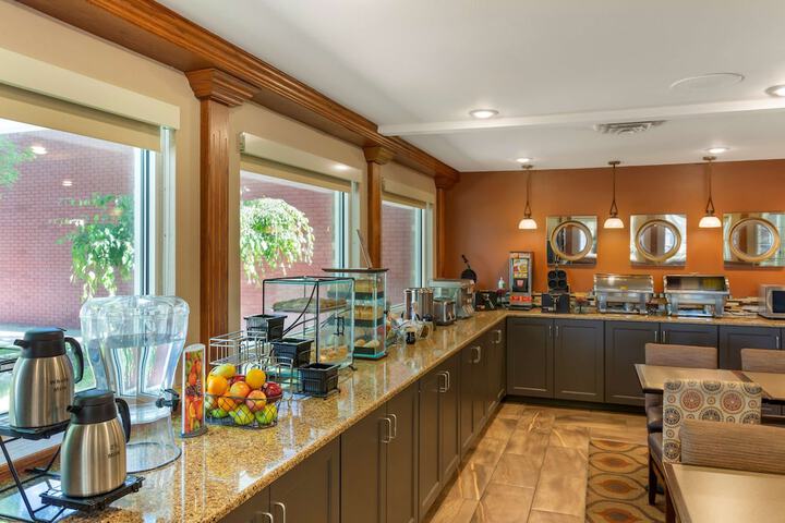 Breakfast/Coffee Service 24 of 36