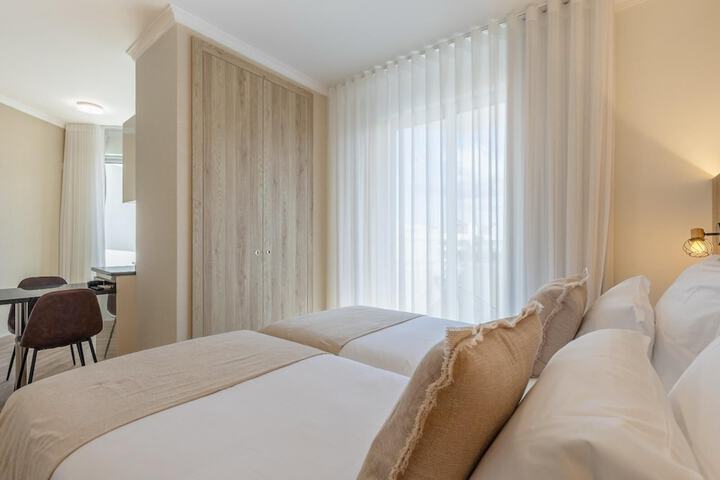Room 2 of 17