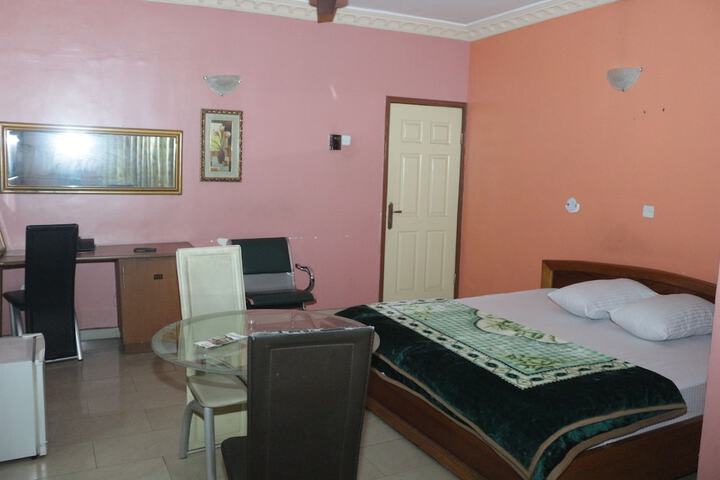 Room 7 of 25