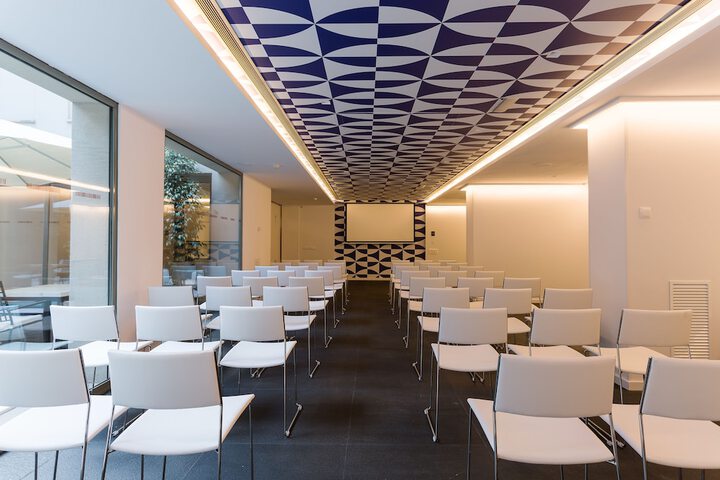 Business Center 67 of 73