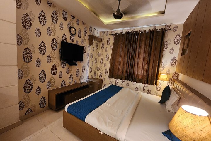Room 11 of 48