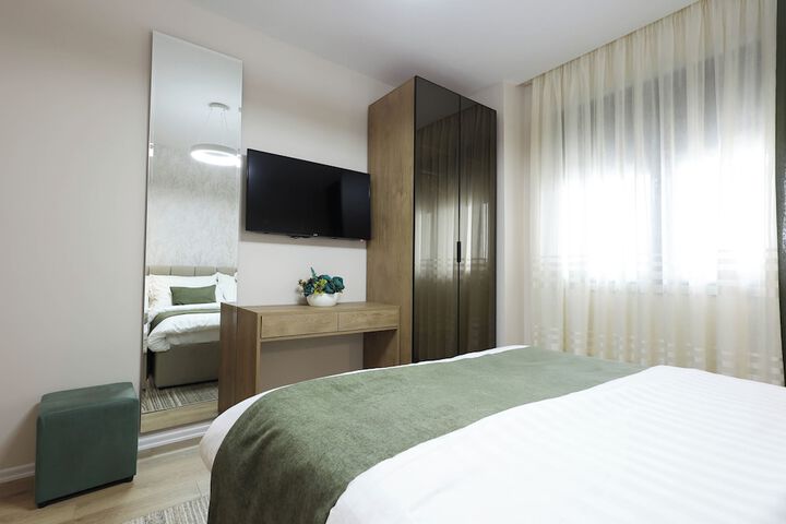 Room 32 of 169