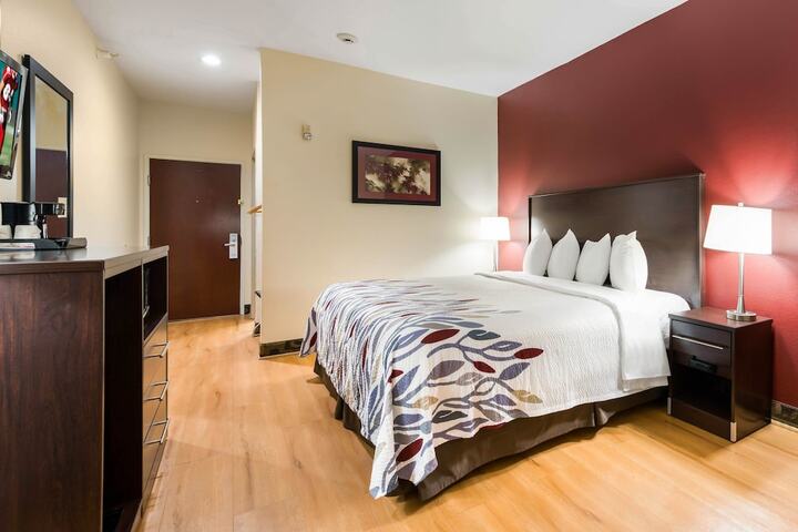 1 King Bed (17 of 23)