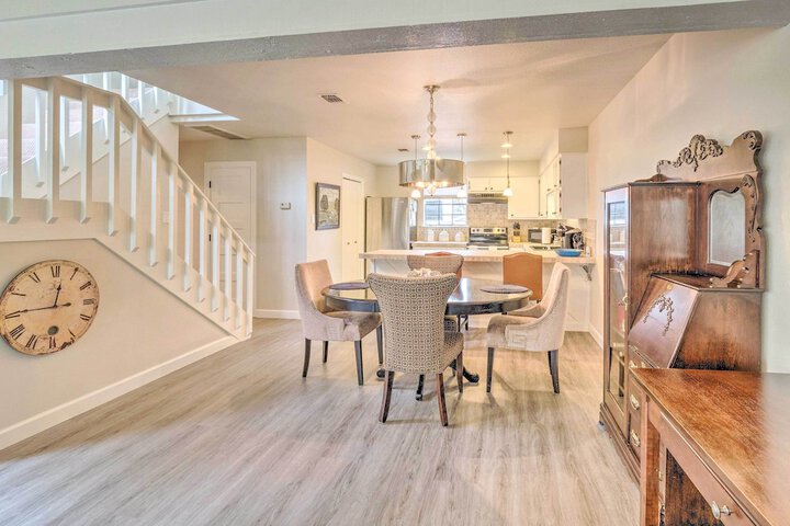 Horseshoe Bay Townhome w / Patio & Outdoor Pool!
