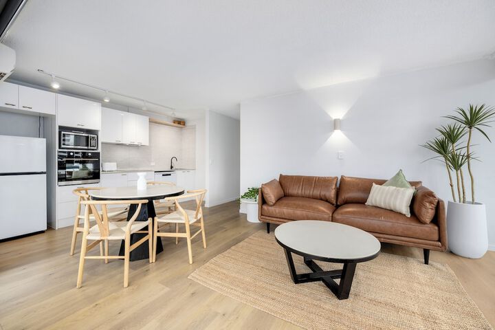 Room 5 of 115