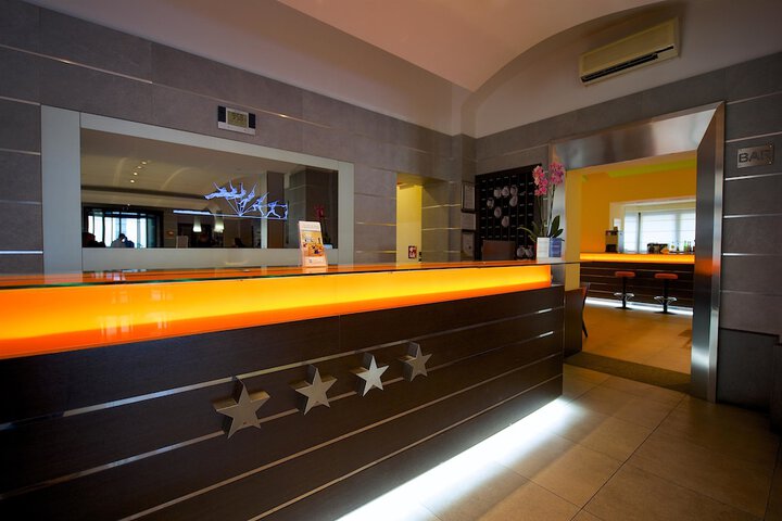 Guest Lobby