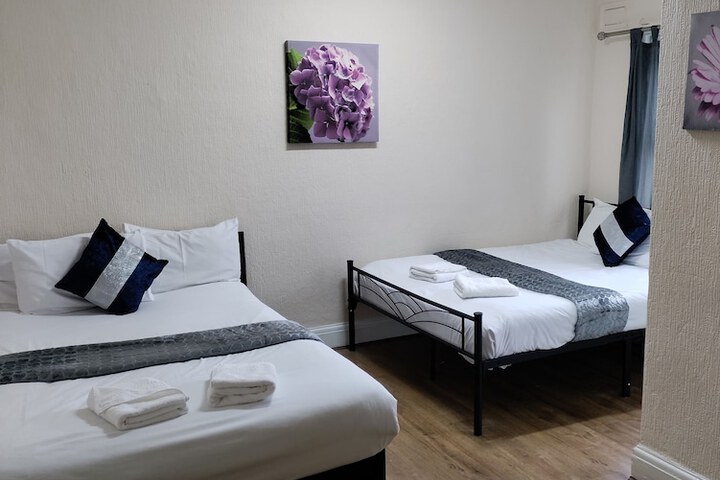 Room 4 of 11