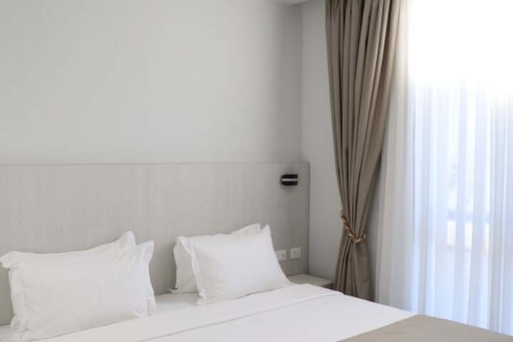 Room 5 of 17