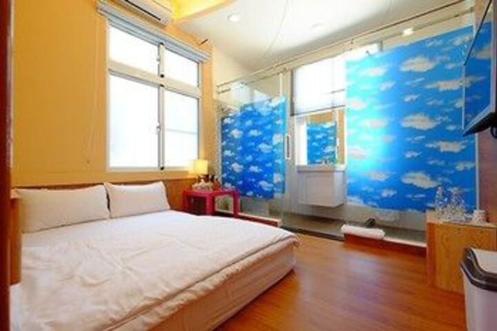 Room 7 of 32