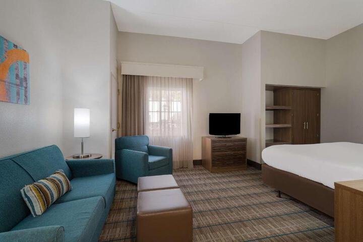 1 King Bed Efficiency Suite (3 of 11)