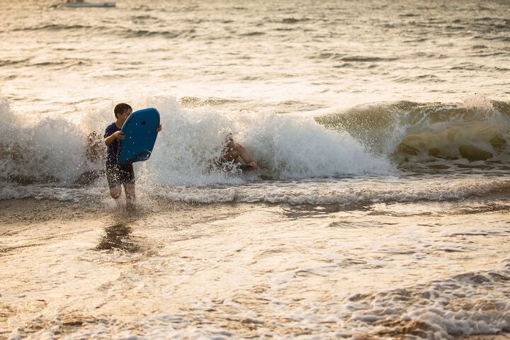 Surfing/boogie boarding