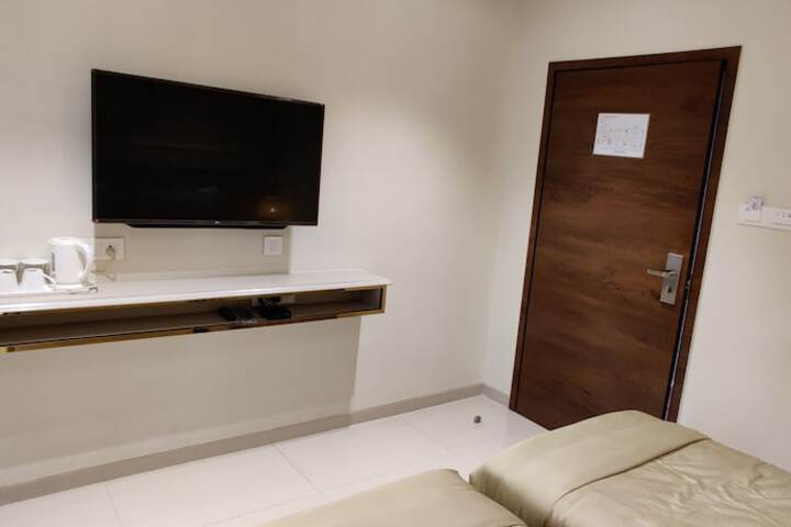Room 15 of 48