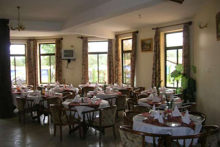 Dining 44 of 82