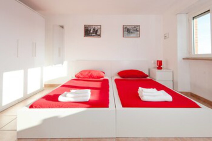 Room 53 of 59