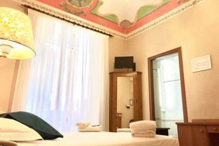 Room 10 of 27