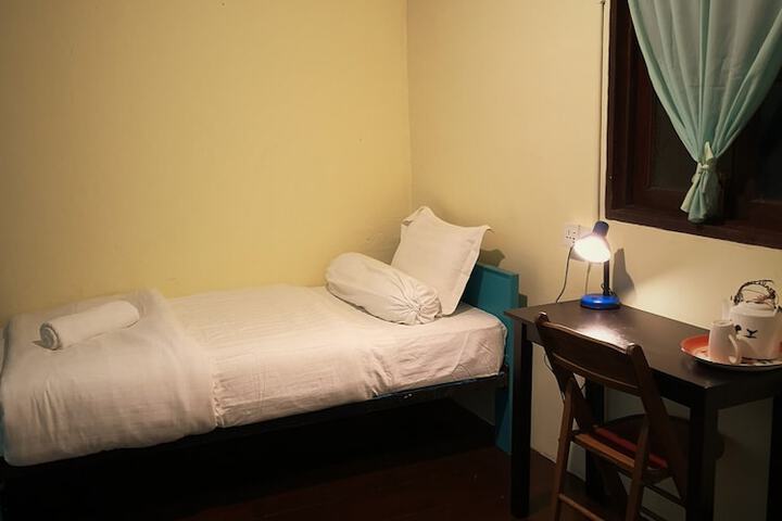 Room 27 of 49