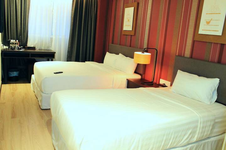 Room 10 of 33