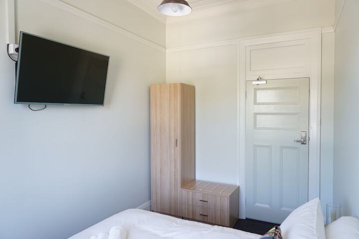 Room 16 of 43