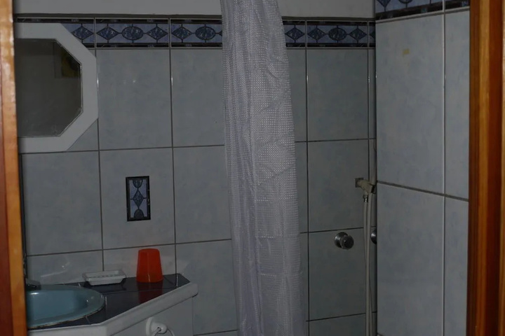 Room 9 of 32