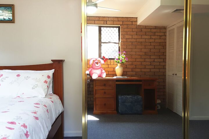 Room 5 of 78