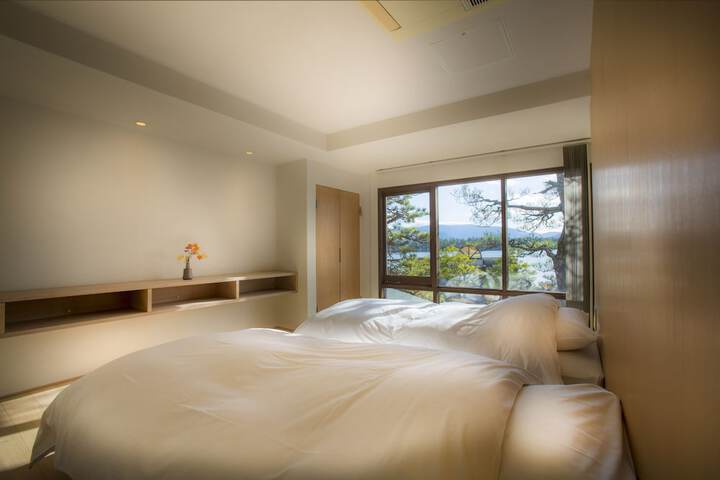 Room 10 of 74