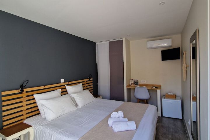 Room 6 of 46