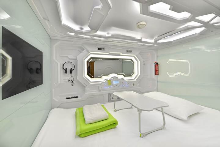 Room 6 of 53