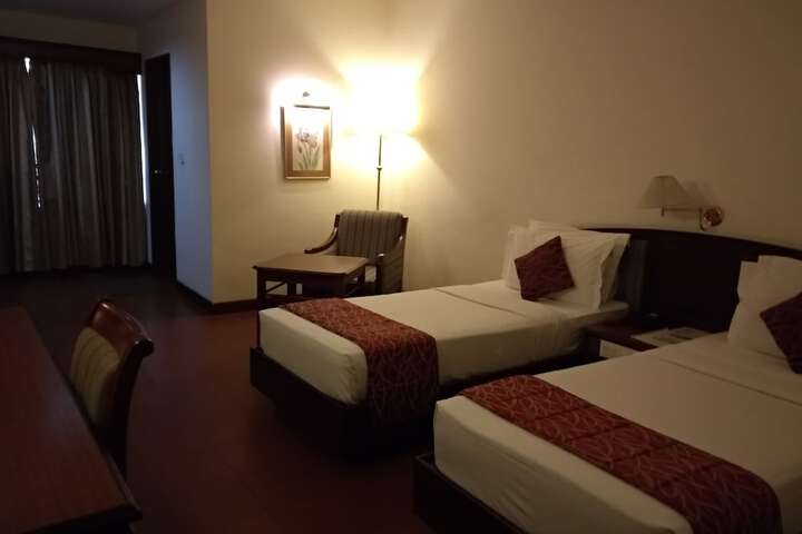 Room 6 of 37