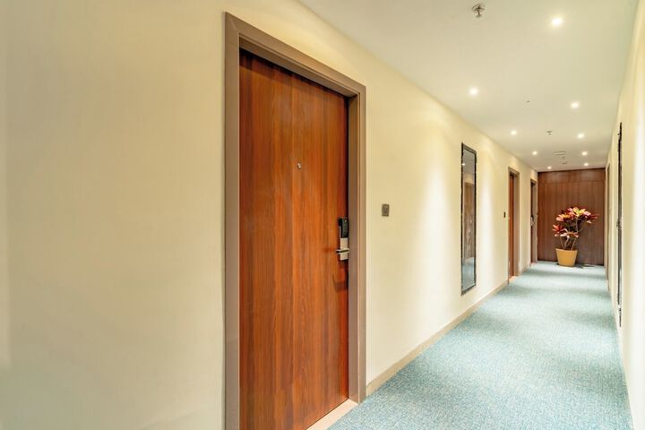 Ballroom/Hall 16 of 17