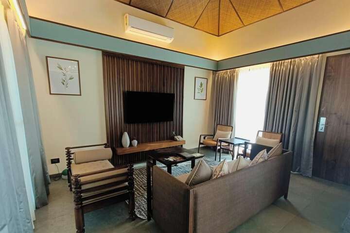 Room 46 of 99