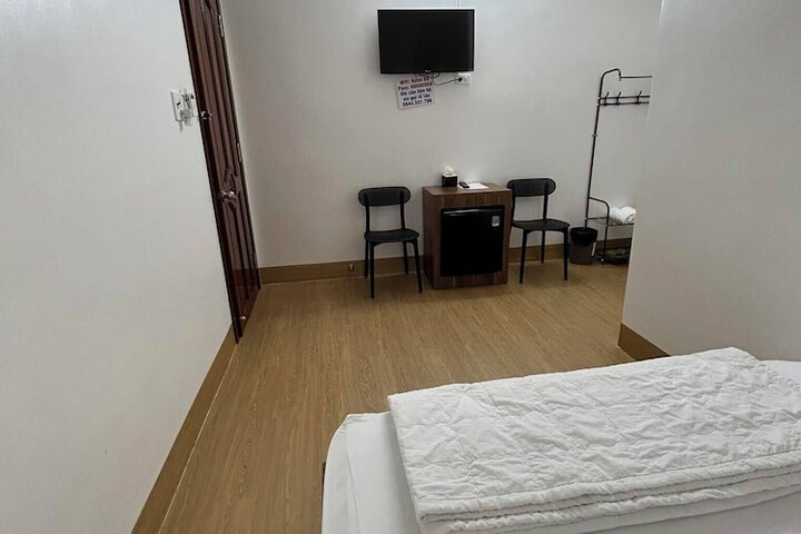 Room 8 of 17