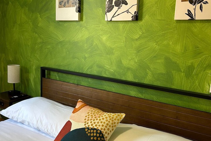 Room 25 of 46